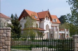 Pécs, Székely Bertalan utca lakóépület